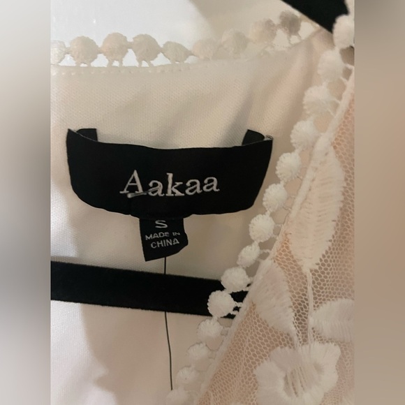 Aakaa Cream Floral Embroidered Maxi Dress size Small NWT - Picture 10 of 12